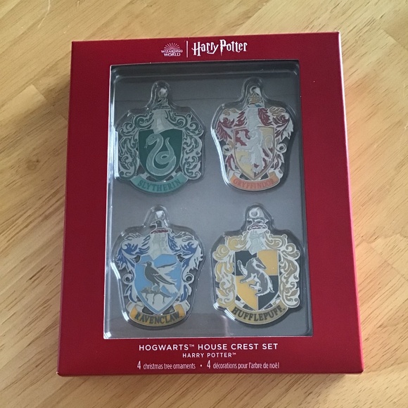 2024 Hogwarts House Crest Hallmark Christmas Ornament Set - Picture 1 of 3